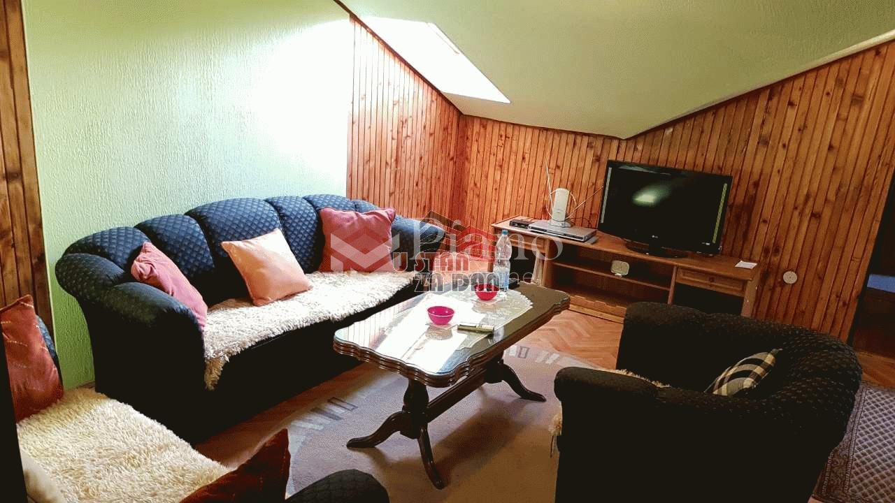 Dvosoban namješten stan Preko Morače